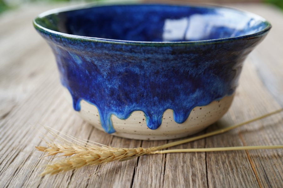 Handgetöpferte Ramen Keramik Schale  – in tiefem Kristallblau